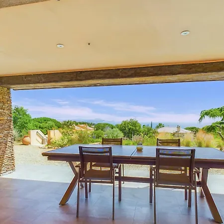 Spacious And Secure With View ロクブリューヌ・シュル・アルジャン