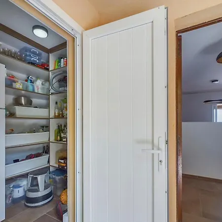 別荘 Spacious And Secure With View ロクブリューヌ・シュル・アルジャン