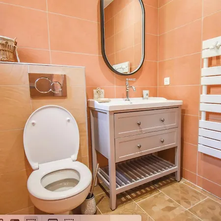 Spacious And Secure With View ロクブリューヌ・シュル・アルジャン