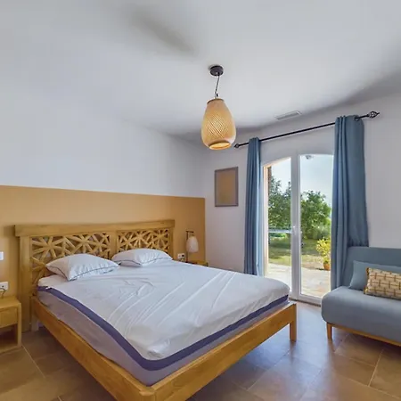 Spacious And Secure With View 別荘