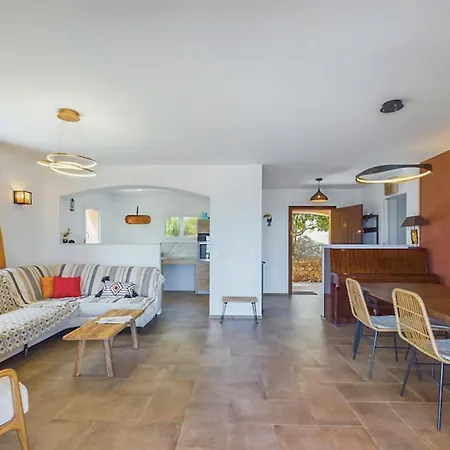 Spacious And Secure With View 別荘 *
